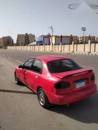 دايو لانوس 2000 أحمر مستعملة للبيع