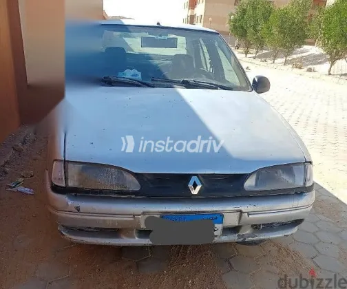 رينو 19 2000 فضي مستعملة للبيع - 1