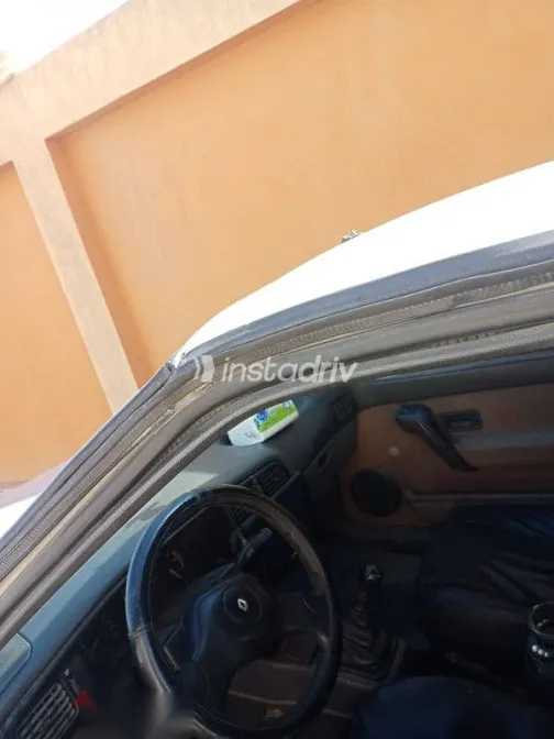 رينو 19 2000 فضي مستعملة للبيع - 3