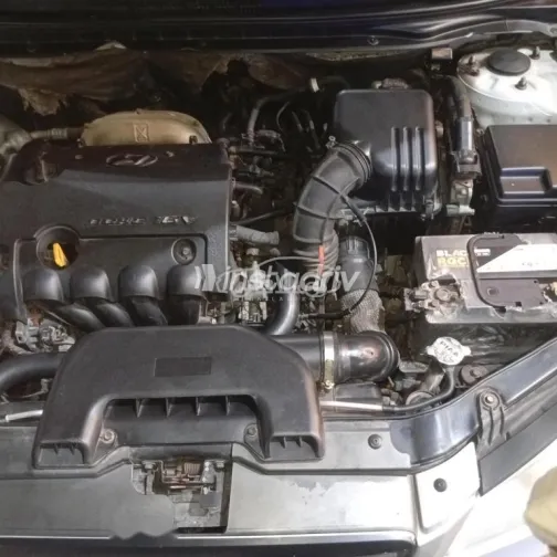 هيونداي إلنترا 2011 فضي مستعملة للبيع - 3