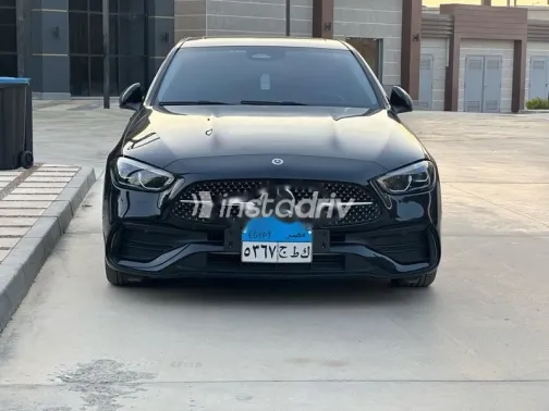 مرسيدس C 200 2023 أسود مستعملة للبيع - 1