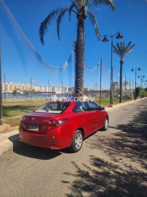 تويوتا ياريس 2014 أحمر مستعملة للبيع - 4