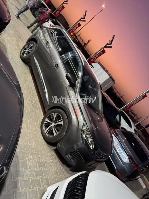 بيجو 5008 2019 رمادي مستعملة للبيع - 2