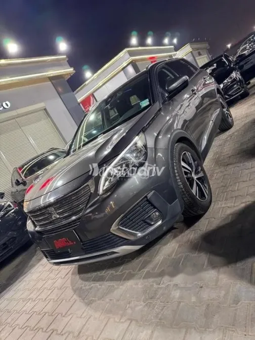 بيجو 5008 2019 رمادي مستعملة للبيع - 3