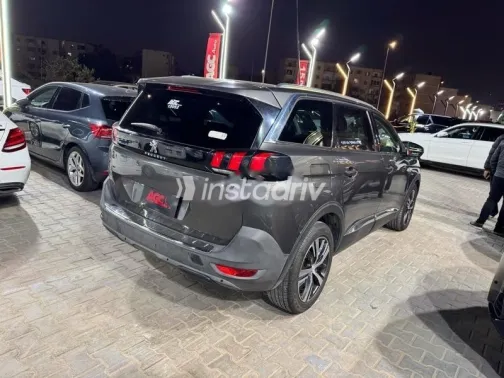 بيجو 5008 2019 رمادي مستعملة للبيع - 4
