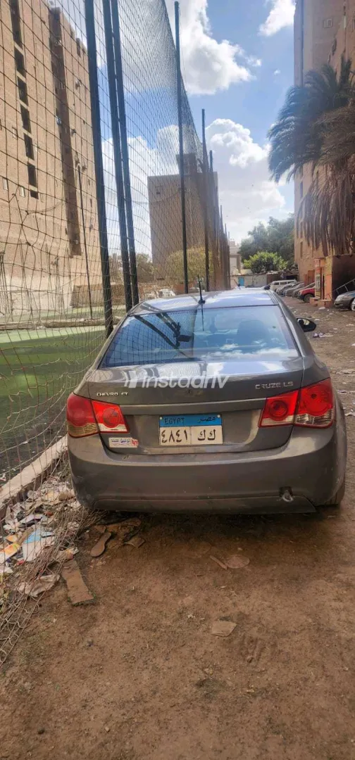 شيفروليه كروز 2010 أبيض مستعملة للبيع - 3