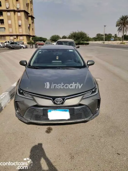 تويوتا كورولا 2020 أبيض مستعملة للبيع - 2