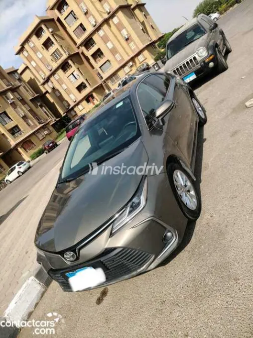 تويوتا كورولا 2020 أبيض مستعملة للبيع - 3