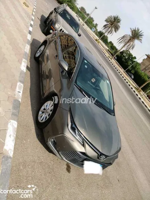 تويوتا كورولا 2020 أبيض مستعملة للبيع - 4