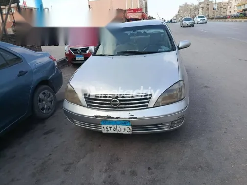 نيسان صنى 2010 فضي مستعملة للبيع - 3