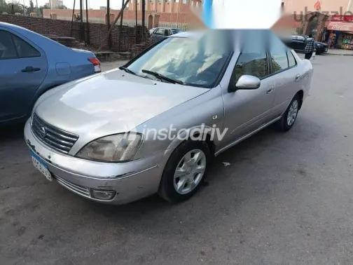 نيسان صنى 2010 فضي مستعملة للبيع - 4