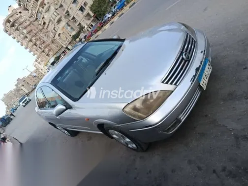 نيسان صنى 2010 فضي مستعملة للبيع - 5