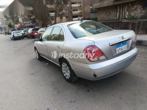 نيسان صنى 2010 فضي مستعملة للبيع - 7