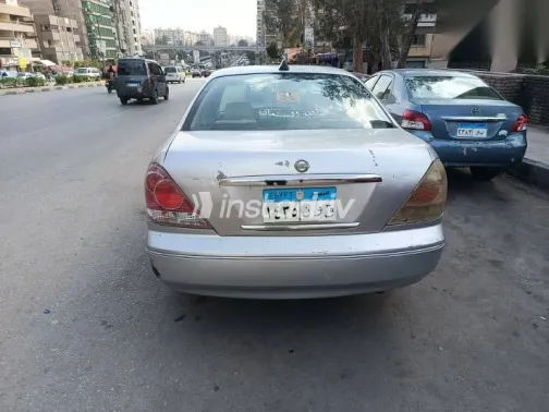 نيسان صنى 2010 فضي مستعملة للبيع - 8