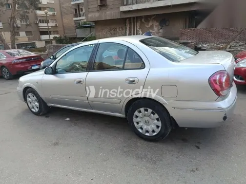 نيسان صنى 2010 فضي مستعملة للبيع - 9