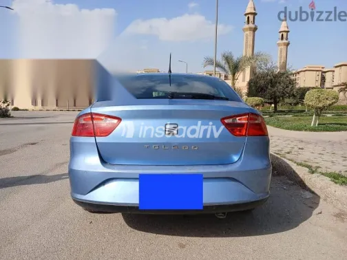 سيات توليدو 2014 أزرق غامق مستعملة للبيع - 4