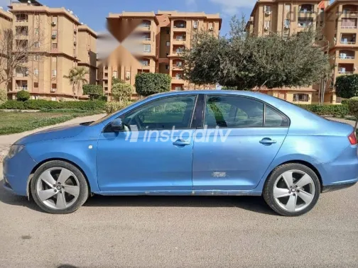 سيات توليدو 2014 أزرق غامق مستعملة للبيع - 9