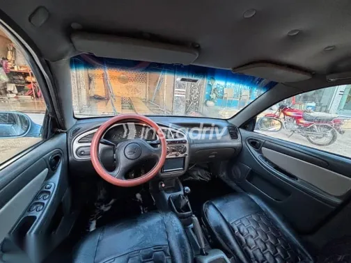 دايو لانوس 2005 أزرق غامق مستعملة للبيع - 4