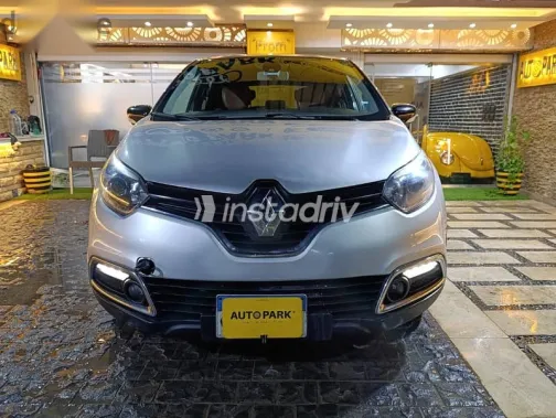 Renault Captur 2017 Silver Used for Sale - 1
