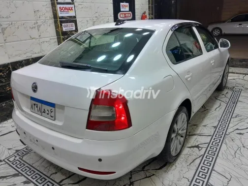 سكودا فانتازيا 2011 أبيض مستعملة للبيع - 2