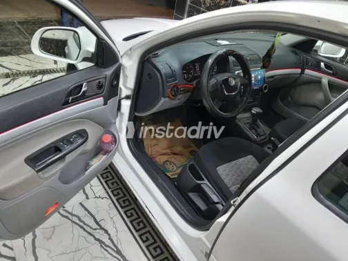 سكودا فانتازيا 2011 أبيض مستعملة للبيع - 4