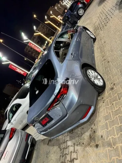 تويوتا كورولا 2023 أزرق غامق مستعملة للبيع - 5