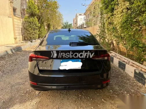 سكودا اوكتافيا 2022 أسود مستعملة للبيع - 1