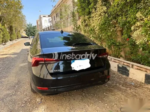 سكودا اوكتافيا 2022 أسود مستعملة للبيع - 2