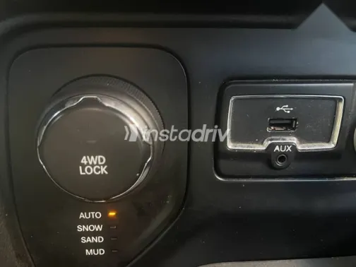 Jeep Renegade 2016 White Used for Sale - 2