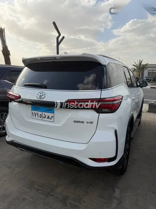 Toyota Fortuner 2025 White Used for Sale - 3