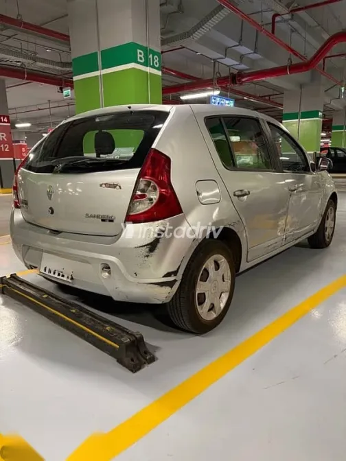 رينو سانديرو 2011 فضي مستعملة للبيع - 1