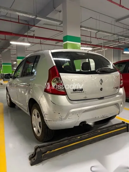 رينو سانديرو 2011 فضي مستعملة للبيع - 2