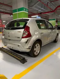 رينو سانديرو 2011 فضي مستعملة للبيع