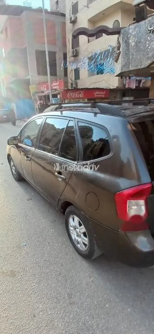 كيا كارينز 2010 أخضر غامق مستعملة للبيع - 3