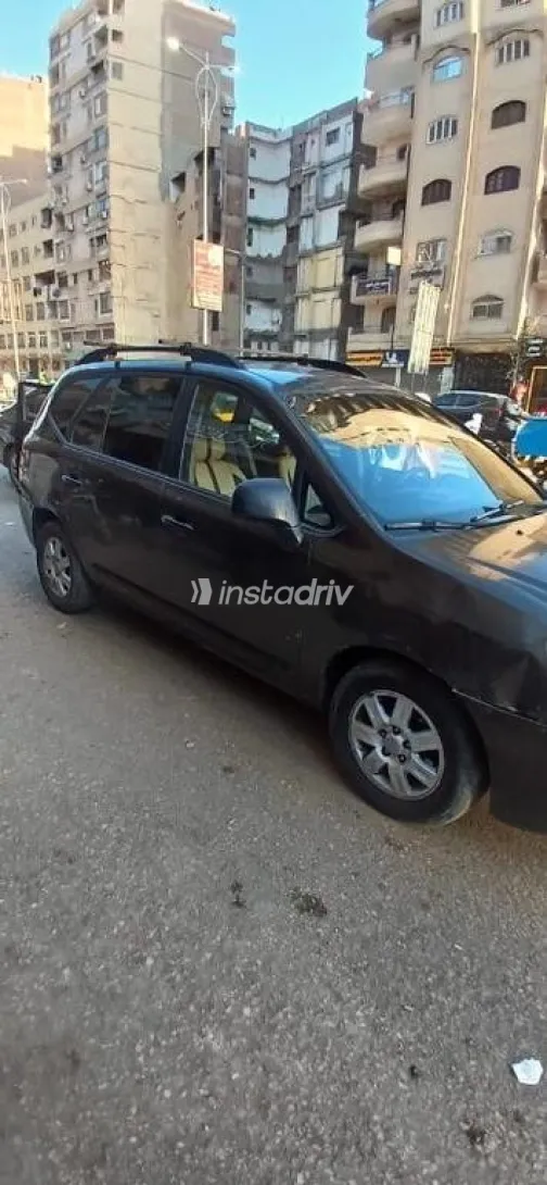 كيا كارينز 2010 أخضر غامق مستعملة للبيع - 5