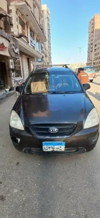 كيا كارينز 2010 أخضر غامق مستعملة للبيع