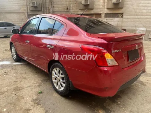 نيسان صنى 2022 أحمر مستعملة للبيع - 3