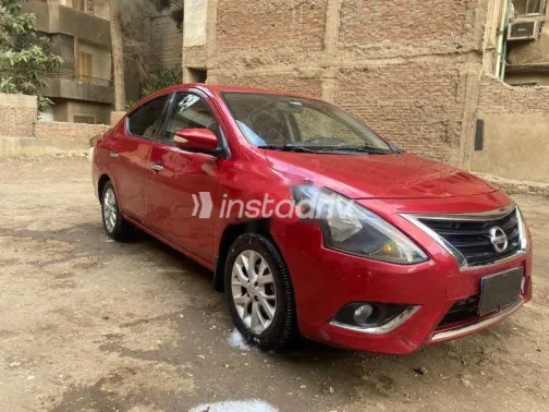 نيسان صنى 2022 أحمر مستعملة للبيع - 4