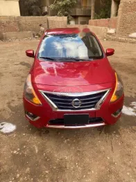نيسان صنى 2022 أحمر مستعملة للبيع