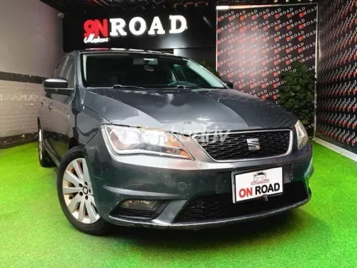 سيات توليدو 2015 رمادي مستعملة للبيع - 4