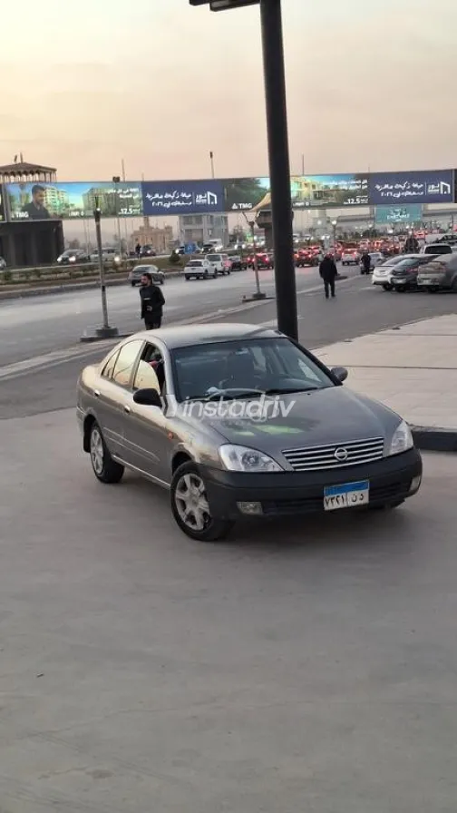 نيسان صنى 2012 فضي مستعملة للبيع - 2