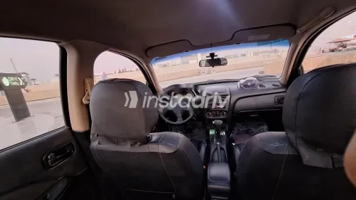 نيسان صنى 2012 فضي مستعملة للبيع - 5