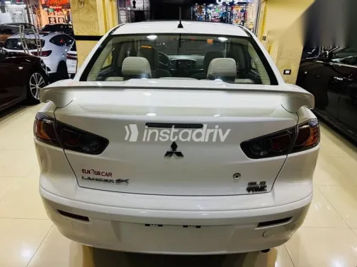 ميتسوبيشي لانسر 2017 أبيض مستعملة للبيع - 2