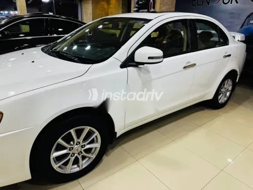 ميتسوبيشي لانسر 2017 أبيض مستعملة للبيع - 4