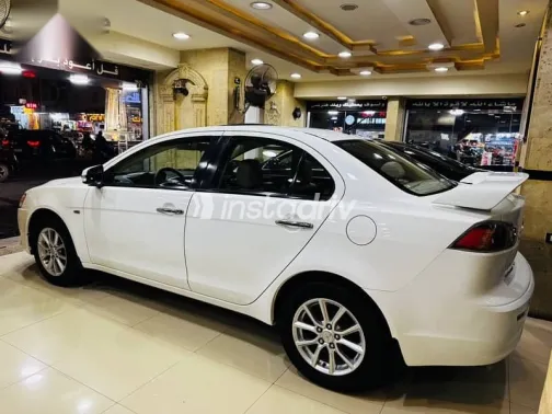 ميتسوبيشي لانسر 2017 أبيض مستعملة للبيع - 5