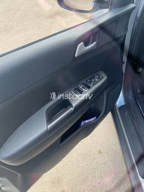 Kia Sportage 2021 Silver Used for Sale - 4