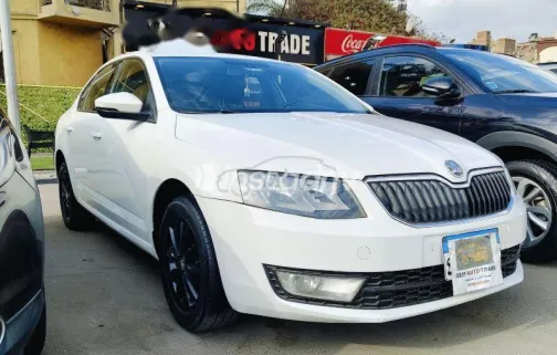 سكودا اوكتافيا 2015 أبيض مستعملة للبيع - 2