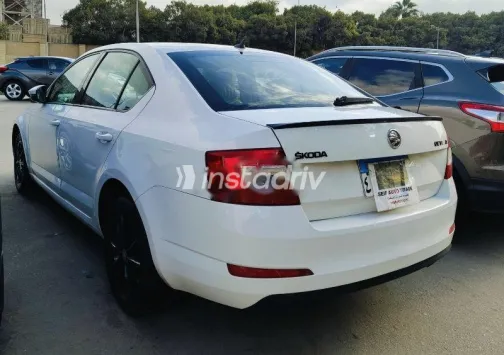 سكودا اوكتافيا 2015 أبيض مستعملة للبيع - 5