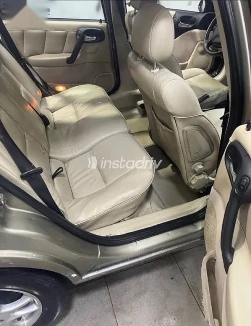 اوبل فيكترا 1997 ذهبي مستعملة للبيع - 2