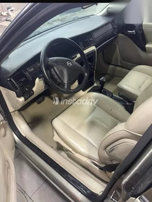 اوبل فيكترا 1997 ذهبي مستعملة للبيع - 5